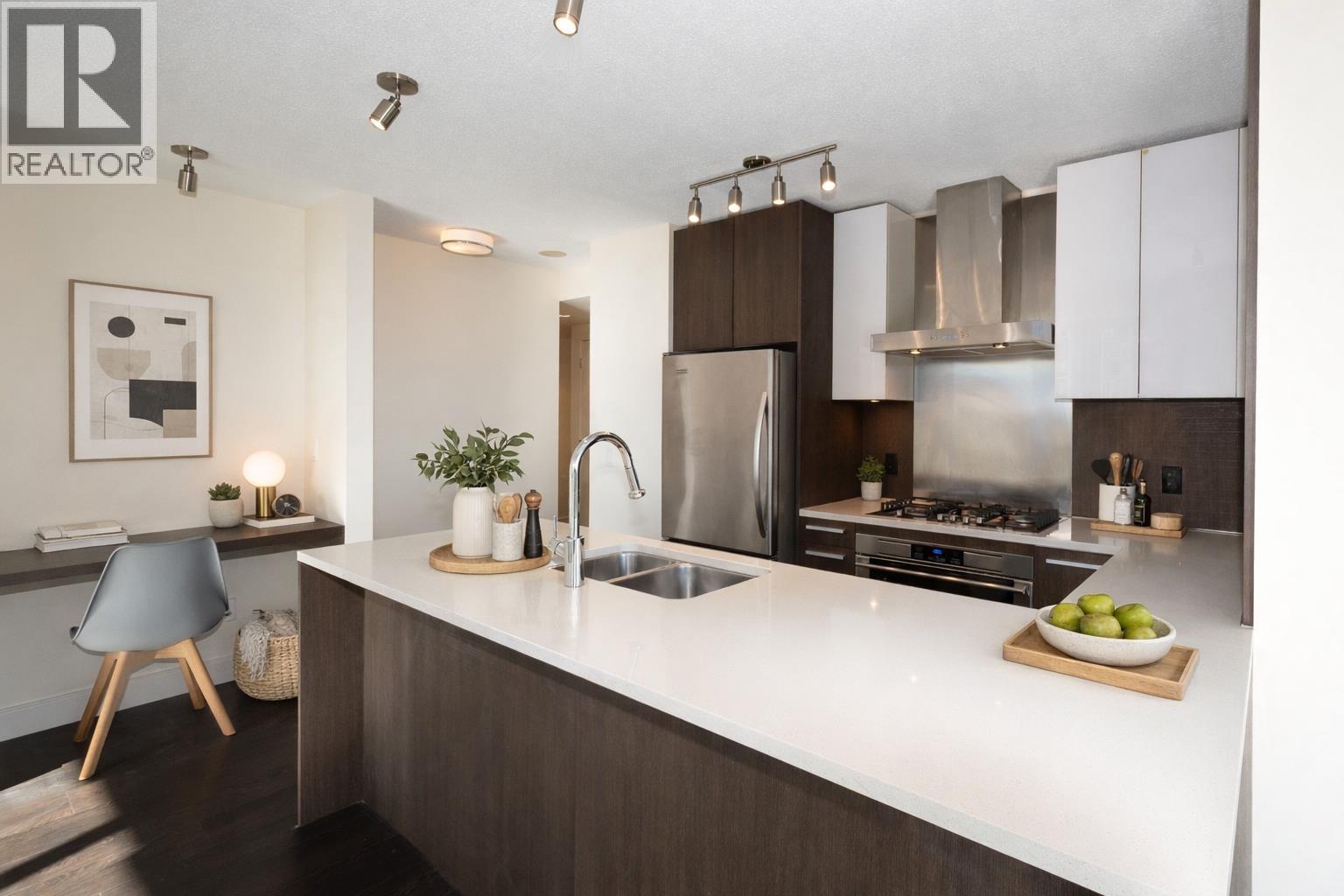 1205 3007 Glen Drive, Coquitlam, British Columbia  V3B 0L8 - Photo 12 - R3097596