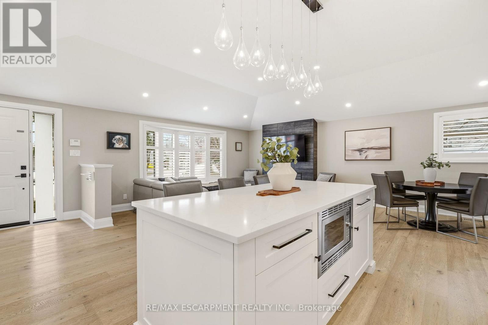 688 Mullin Way, Burlington, Ontario  L7L 4J7 - Photo 13 - W12899488