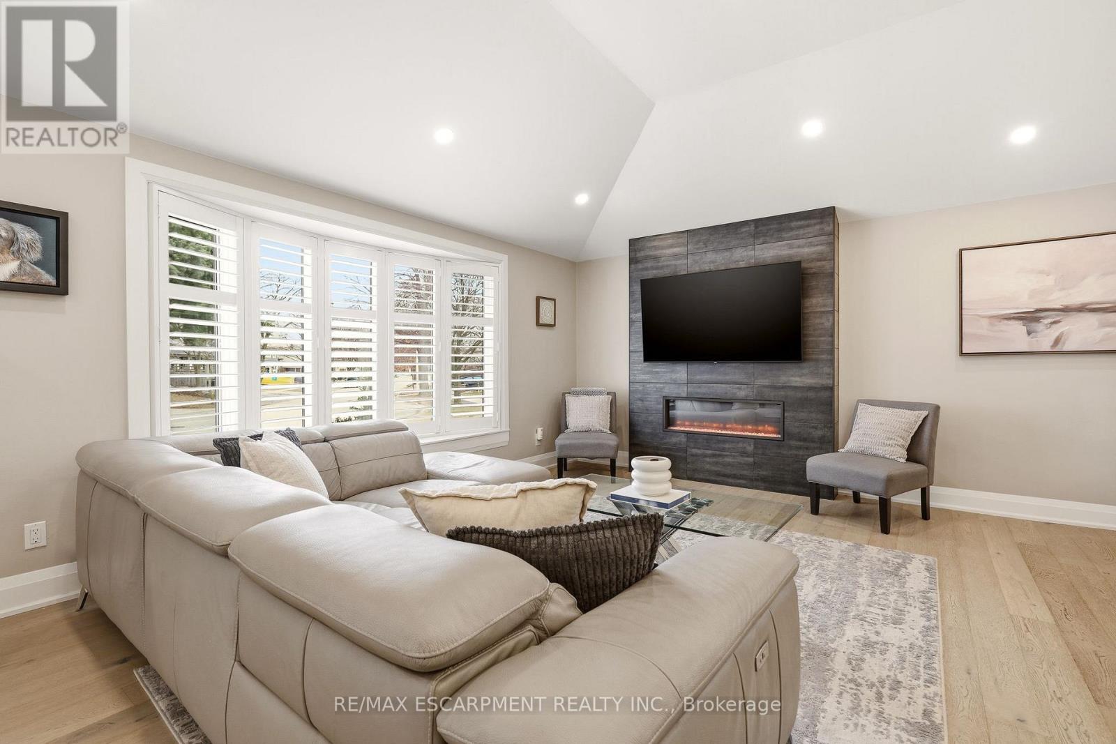 688 Mullin Way, Burlington, Ontario  L7L 4J7 - Photo 15 - W12899488