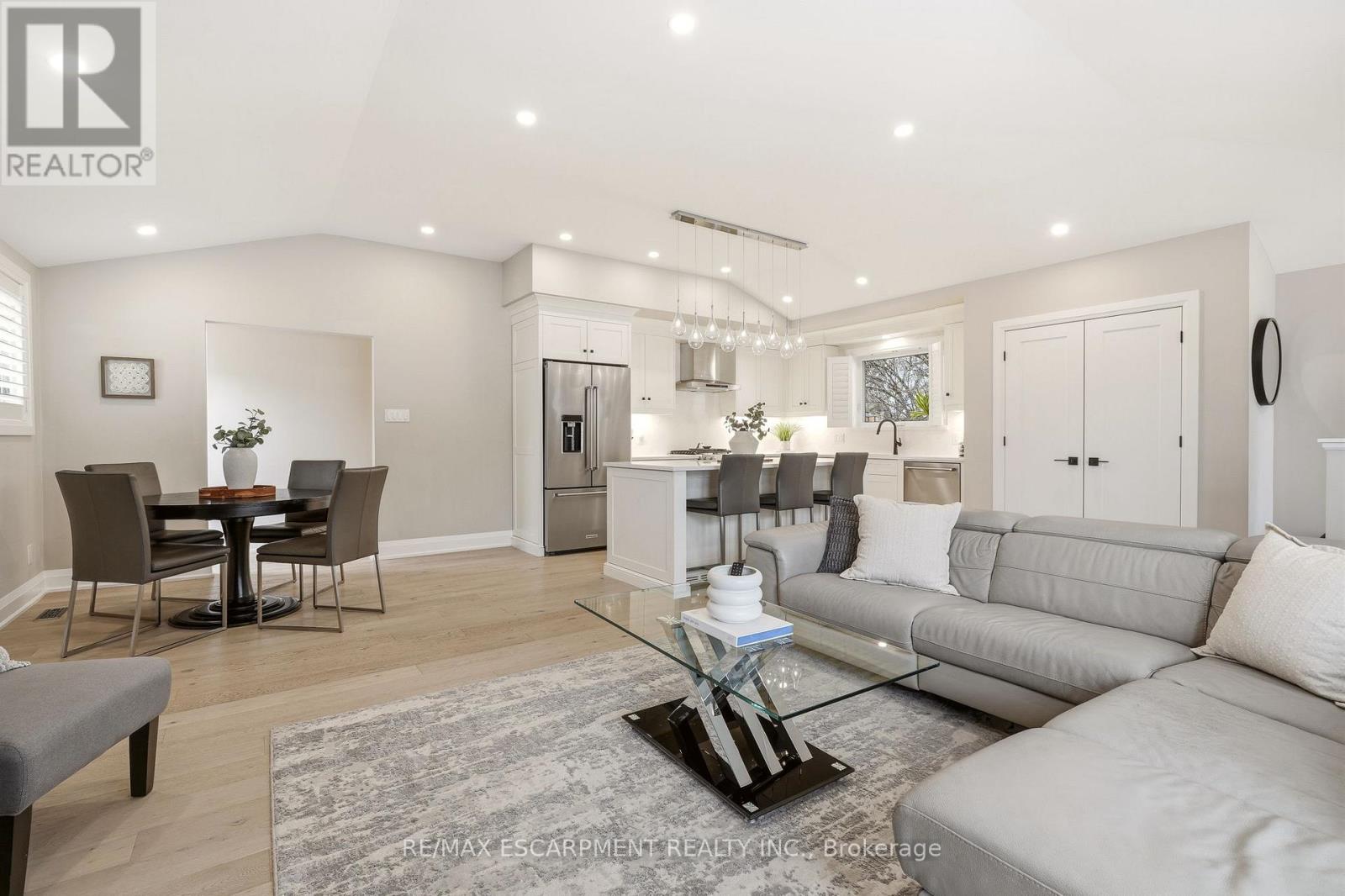 688 Mullin Way, Burlington, Ontario  L7L 4J7 - Photo 17 - W12899488