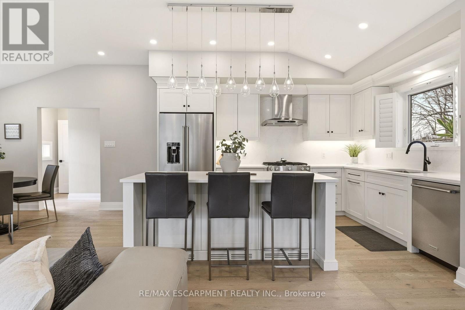 688 Mullin Way, Burlington, Ontario  L7L 4J7 - Photo 20 - W12899488