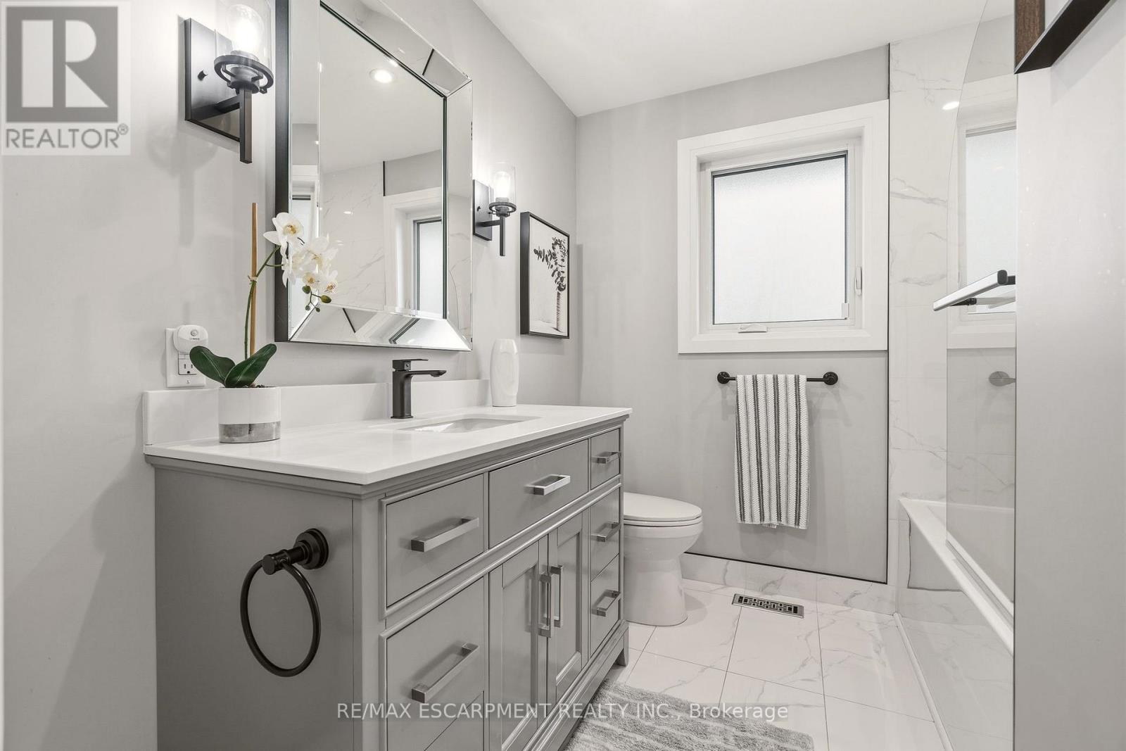 688 Mullin Way, Burlington, Ontario  L7L 4J7 - Photo 22 - W12899488