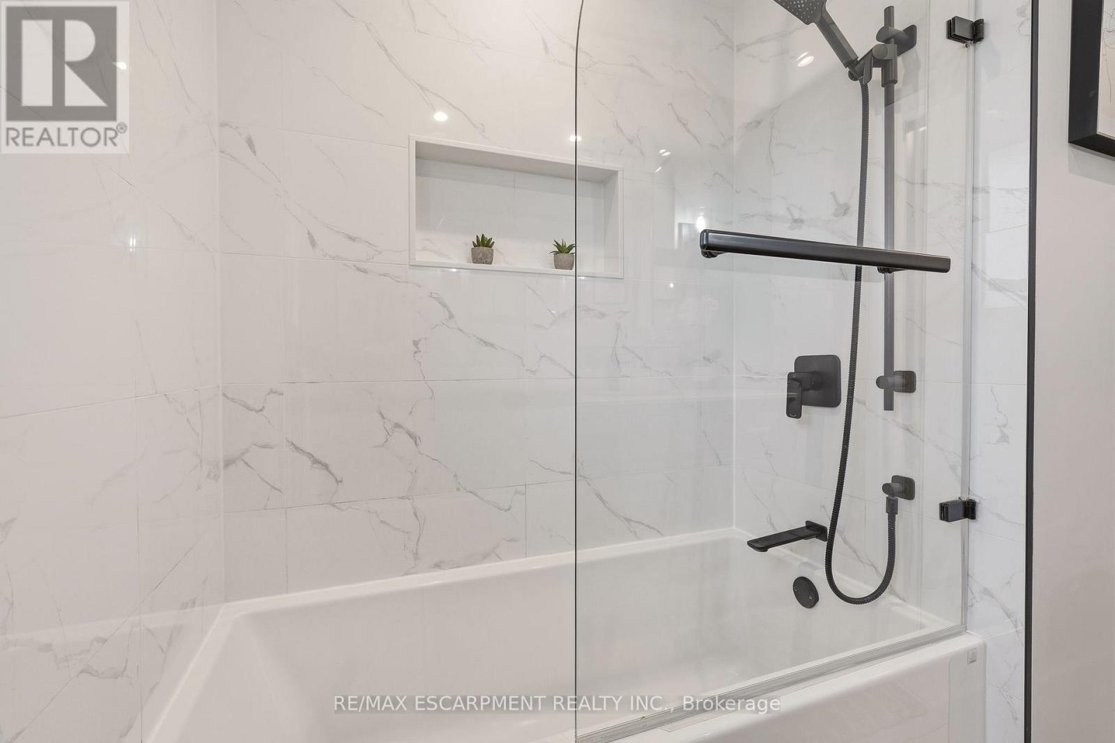 688 Mullin Way, Burlington, Ontario  L7L 4J7 - Photo 23 - W12899488