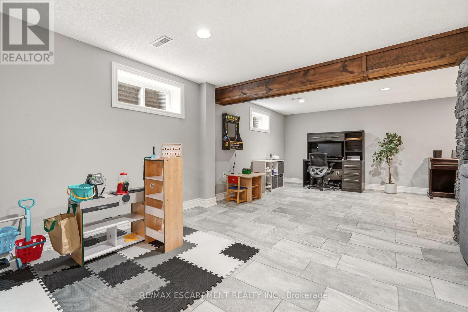 688 Mullin Way, Burlington, Ontario  L7L 4J7 - Photo 27 - W12899488