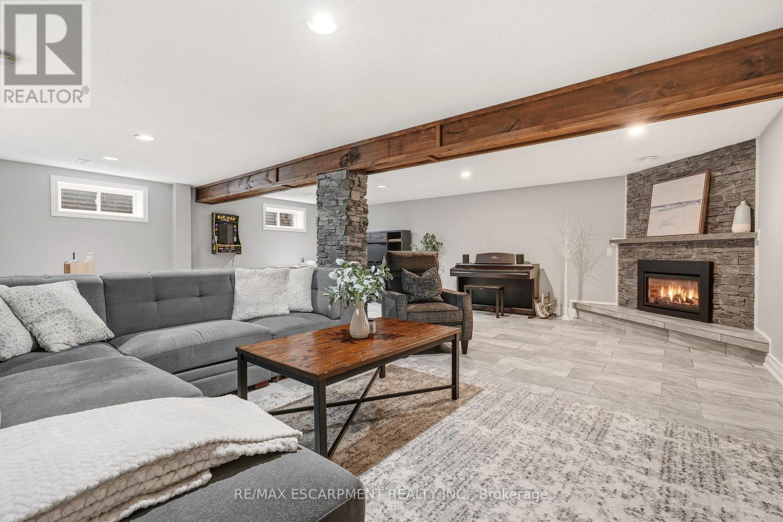 688 Mullin Way, Burlington, Ontario  L7L 4J7 - Photo 28 - W12899488