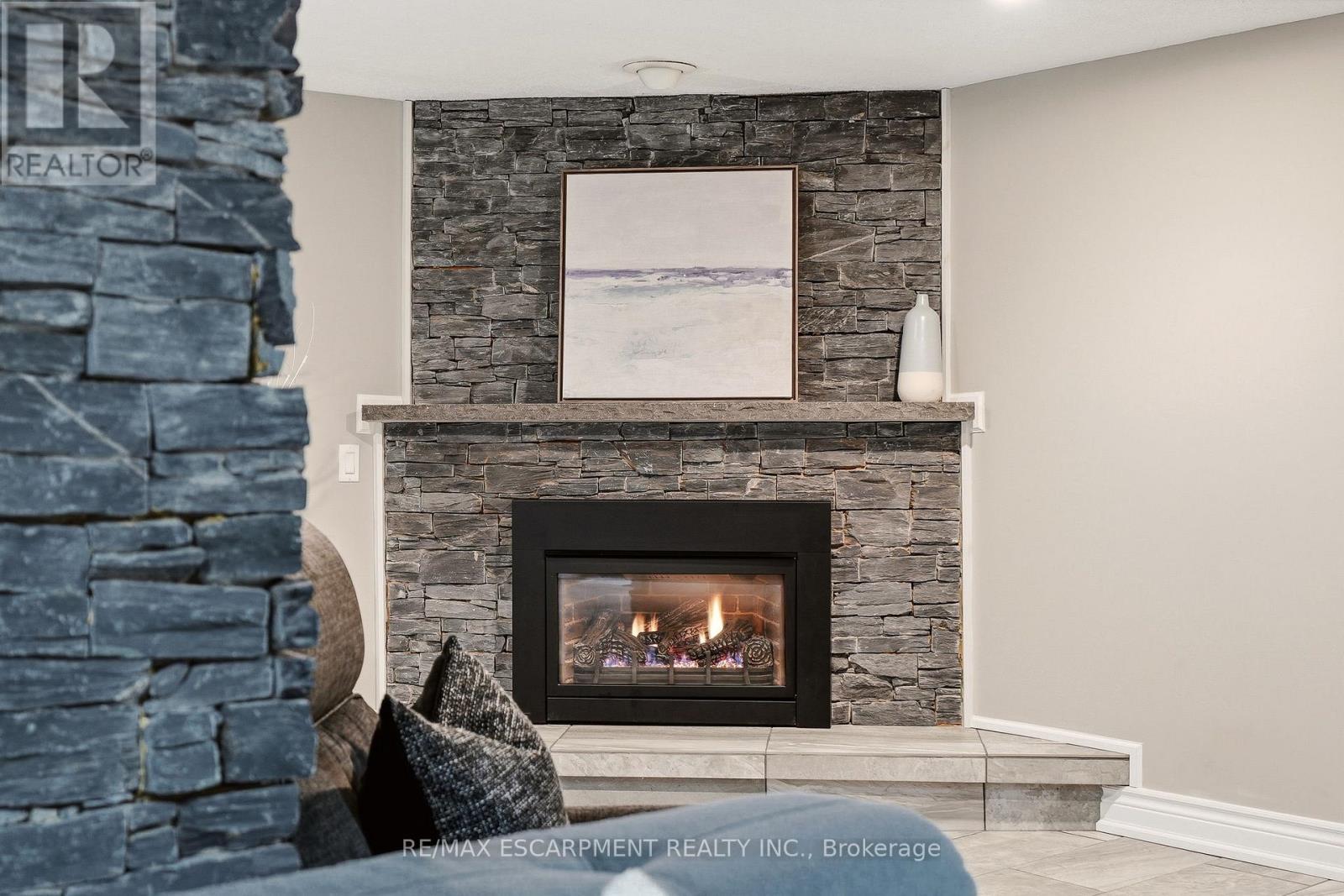 688 Mullin Way, Burlington, Ontario  L7L 4J7 - Photo 30 - W12899488