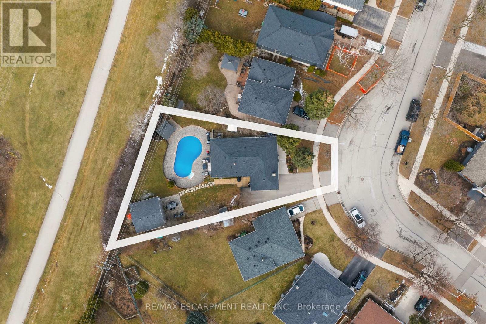 688 Mullin Way, Burlington, Ontario  L7L 4J7 - Photo 36 - W12899488