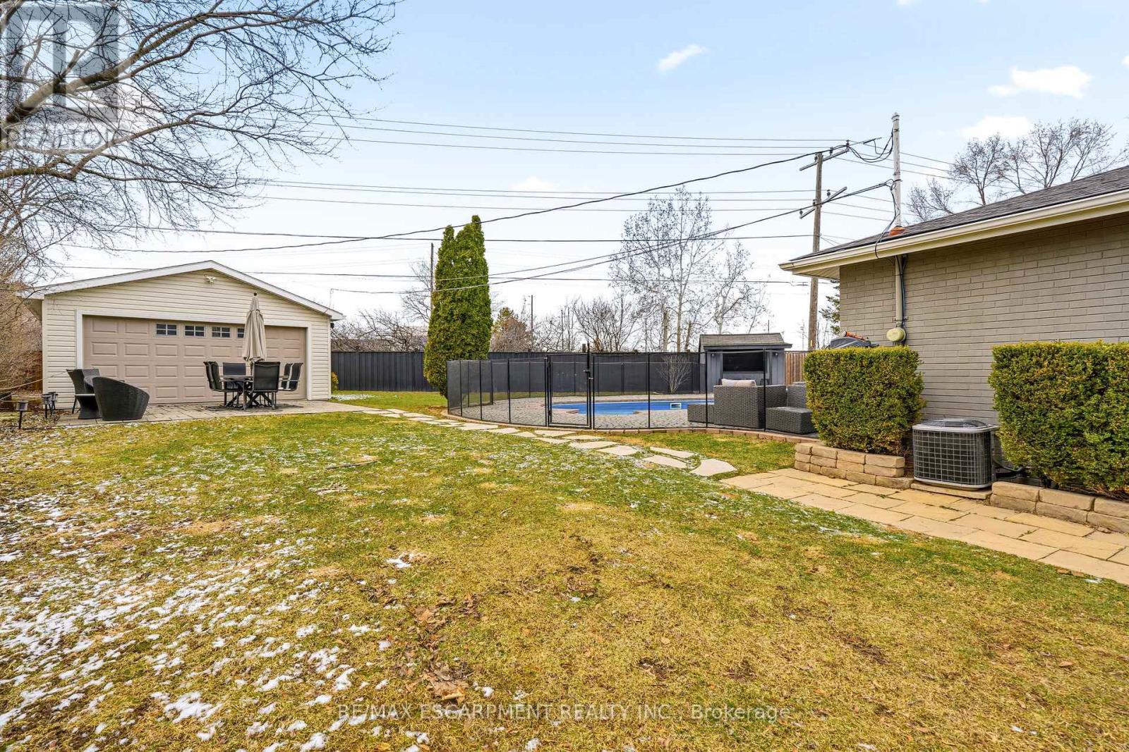 688 Mullin Way, Burlington, Ontario  L7L 4J7 - Photo 37 - W12899488