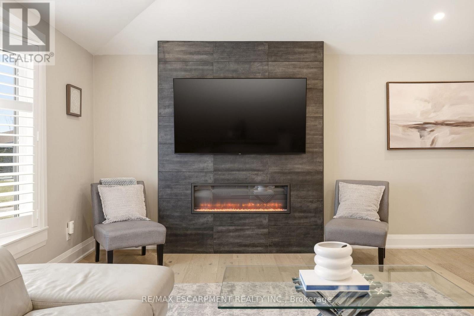 688 Mullin Way, Burlington, Ontario  L7L 4J7 - Photo 7 - W12899488