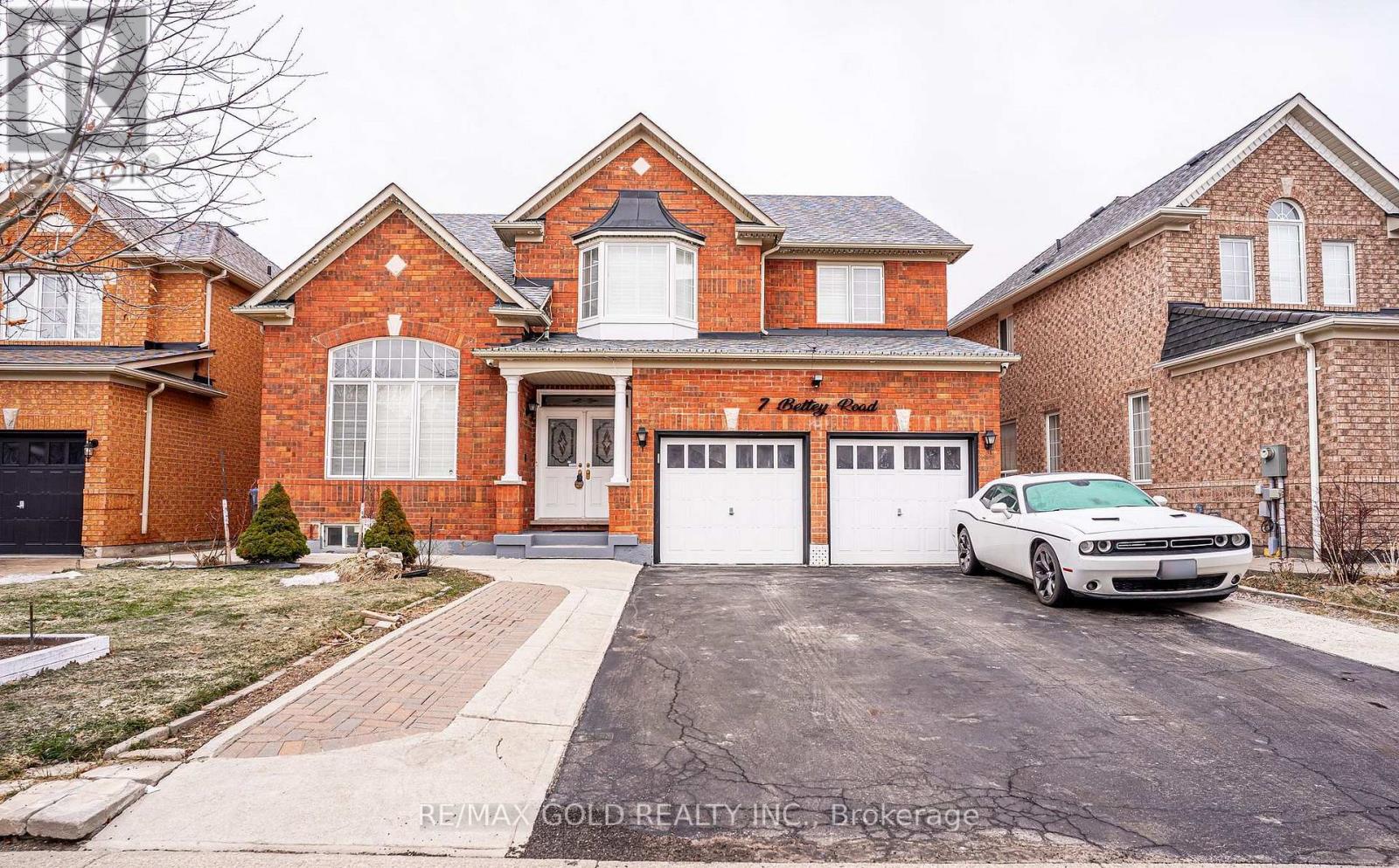 7 BETTEY ROAD, brampton (vales of castlemore), Ontario