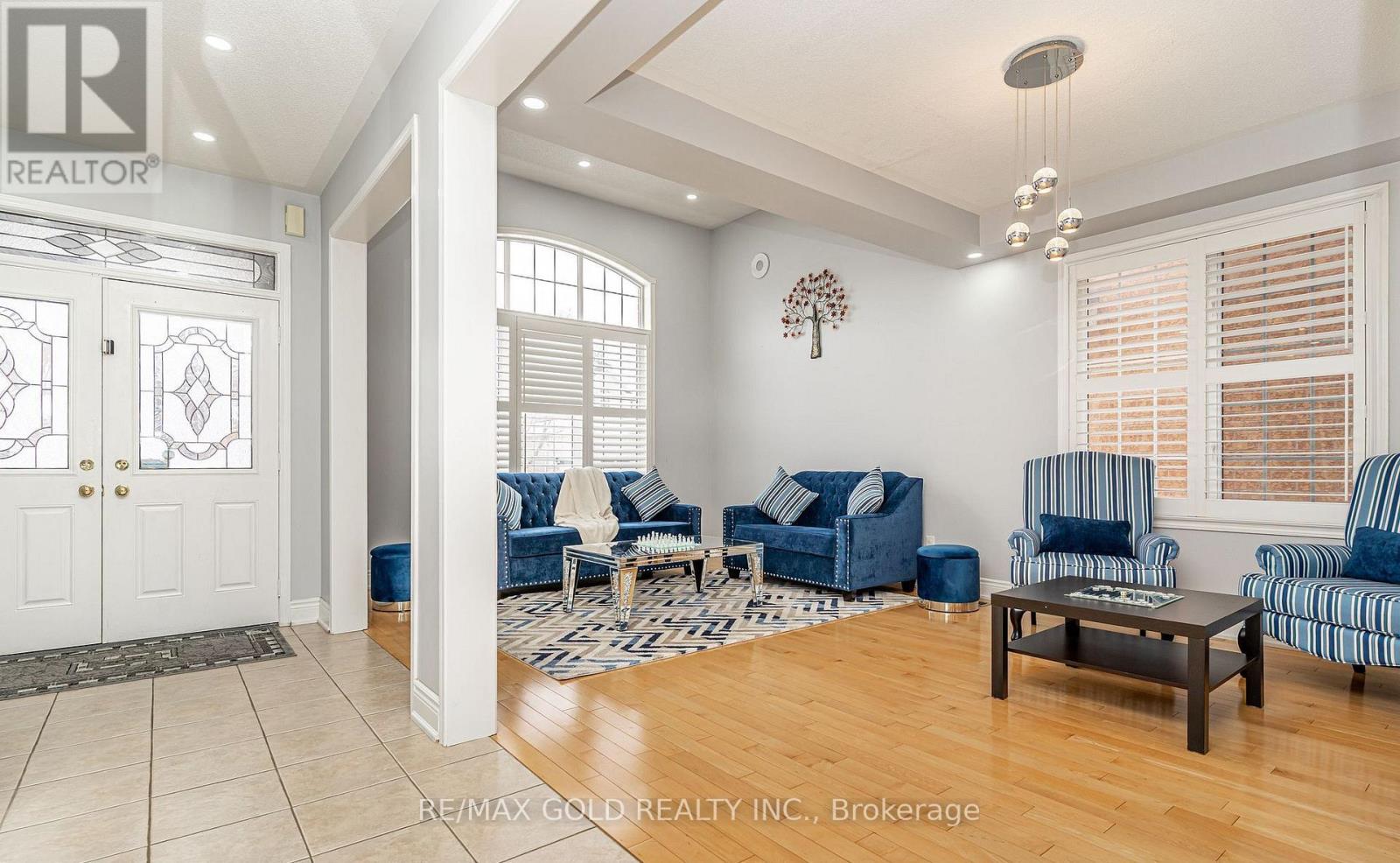 7 Bettey Road, Brampton (Vales Of Castlemore), Ontario  L6P 1S9 - Photo 11 - W12899498