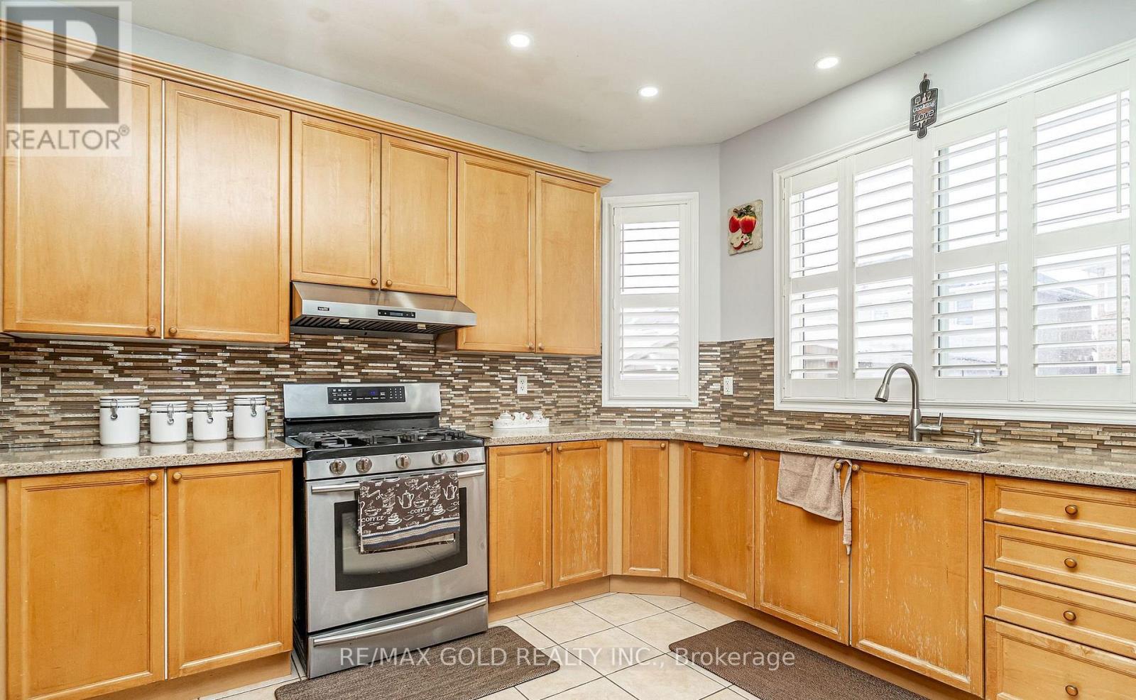 7 Bettey Road, Brampton (Vales Of Castlemore), Ontario  L6P 1S9 - Photo 16 - W12899498