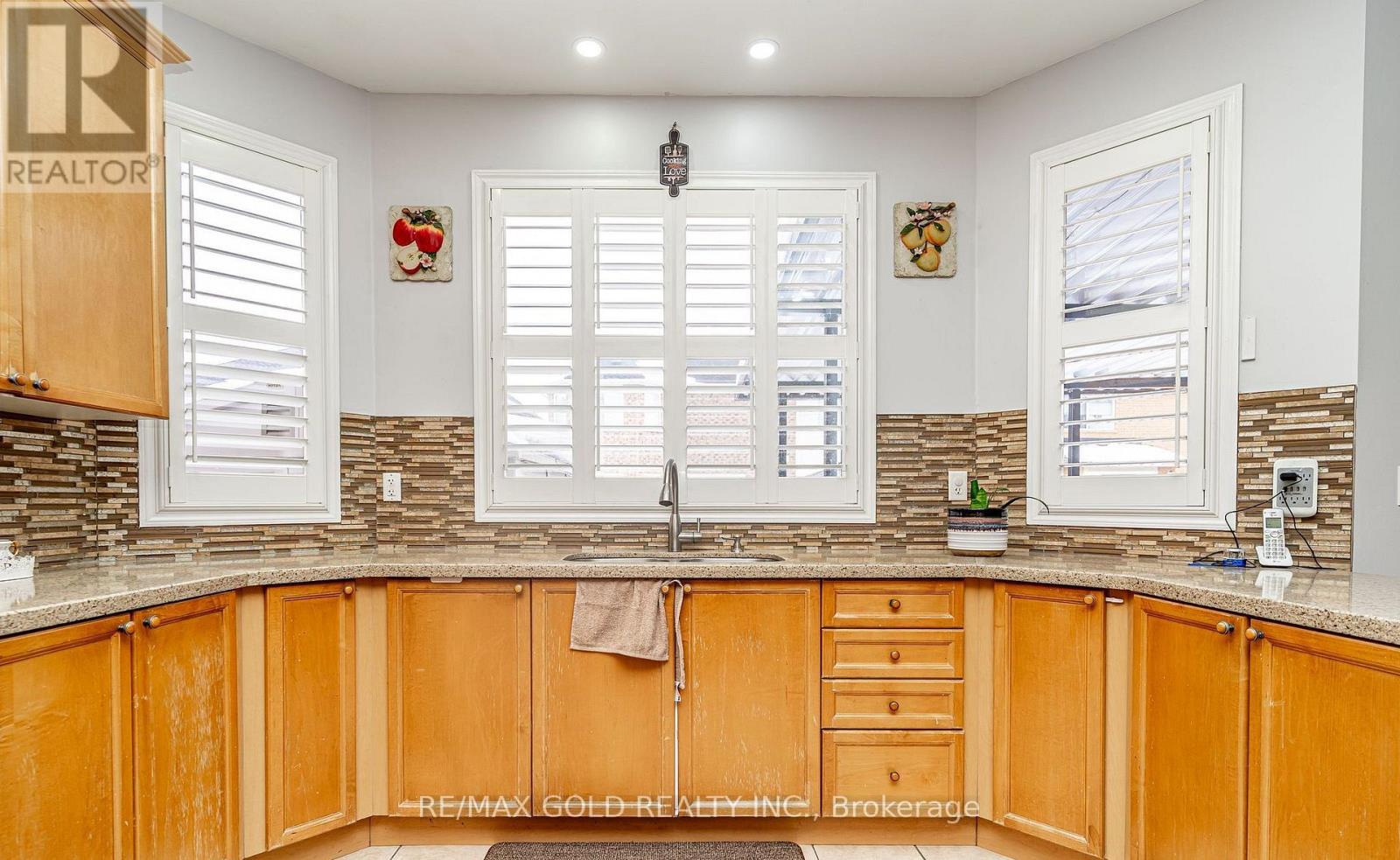 7 Bettey Road, Brampton (Vales Of Castlemore), Ontario  L6P 1S9 - Photo 18 - W12899498