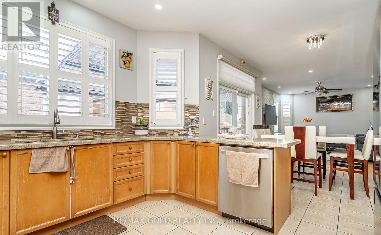 7 Bettey Road, Brampton (Vales Of Castlemore), Ontario  L6P 1S9 - Photo 19 - W12899498