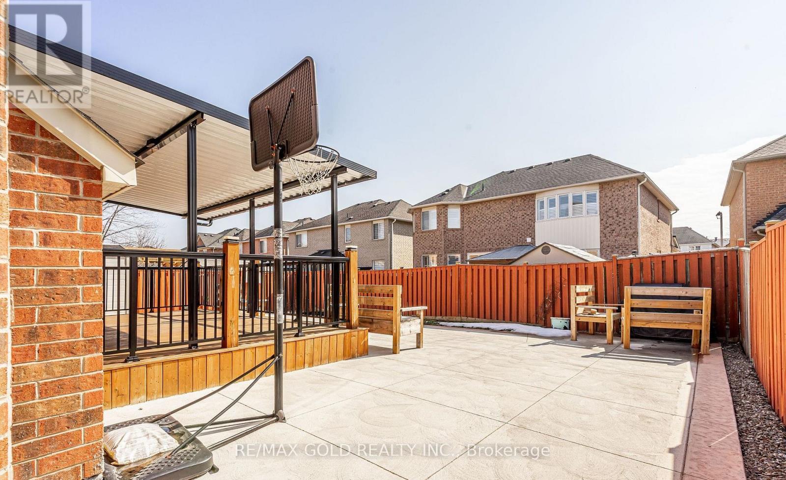 7 Bettey Road, Brampton (Vales Of Castlemore), Ontario  L6P 1S9 - Photo 47 - W12899498