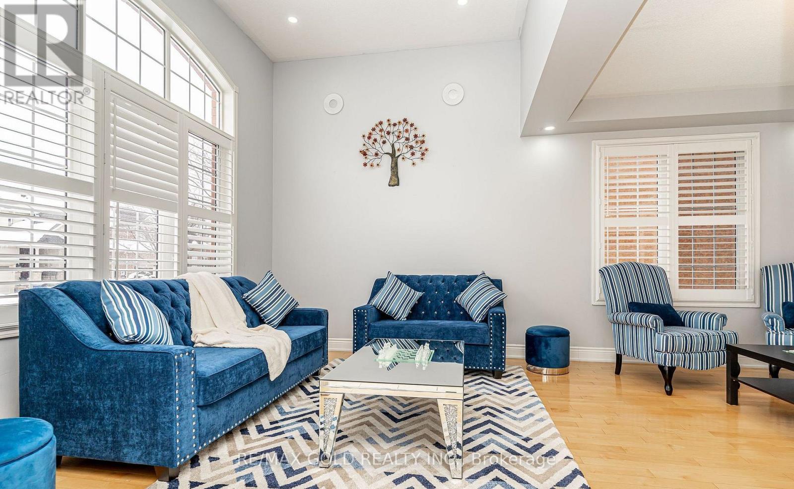 7 Bettey Road, Brampton (Vales Of Castlemore), Ontario  L6P 1S9 - Photo 6 - W12899498