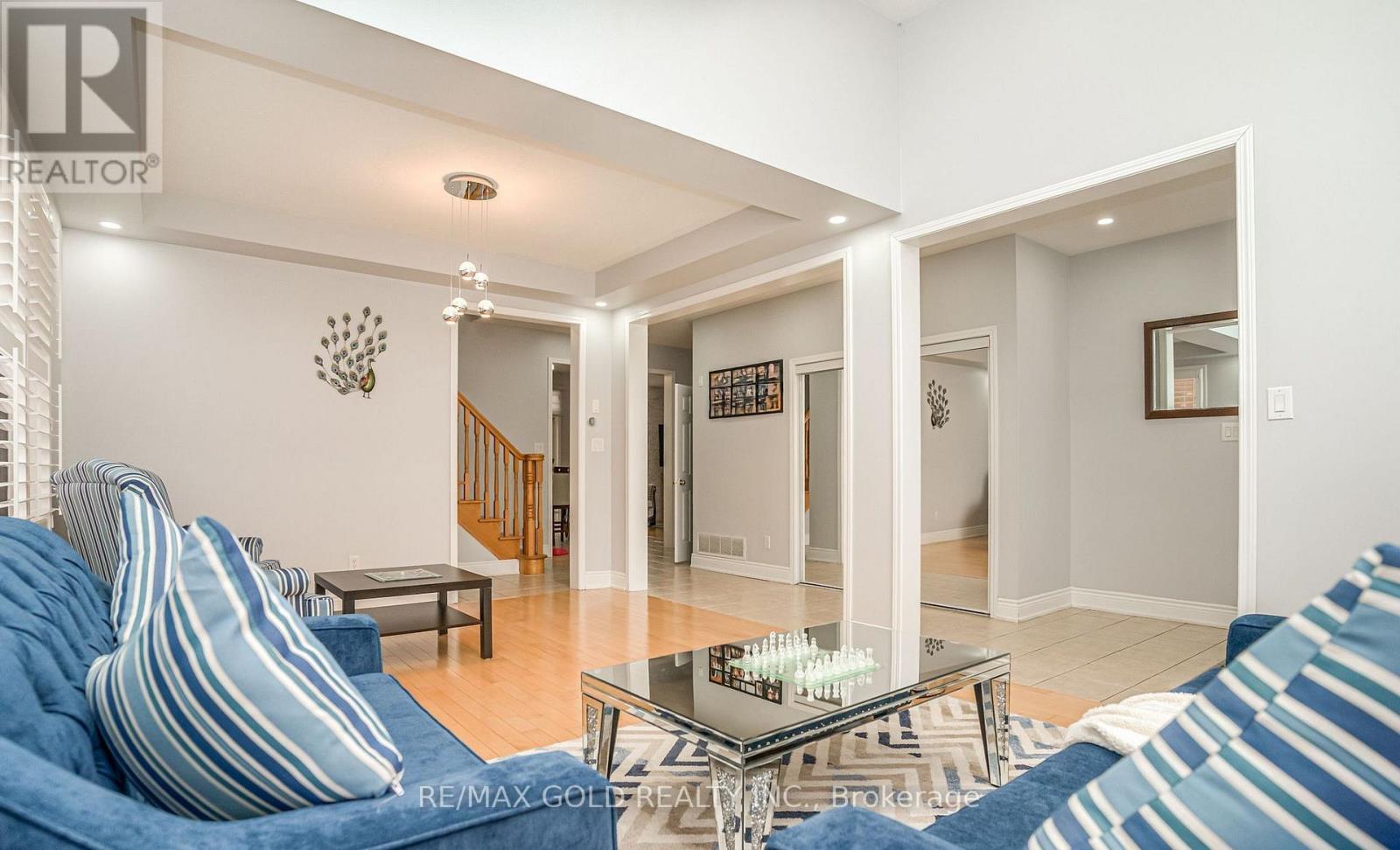 7 Bettey Road, Brampton (Vales Of Castlemore), Ontario  L6P 1S9 - Photo 8 - W12899498