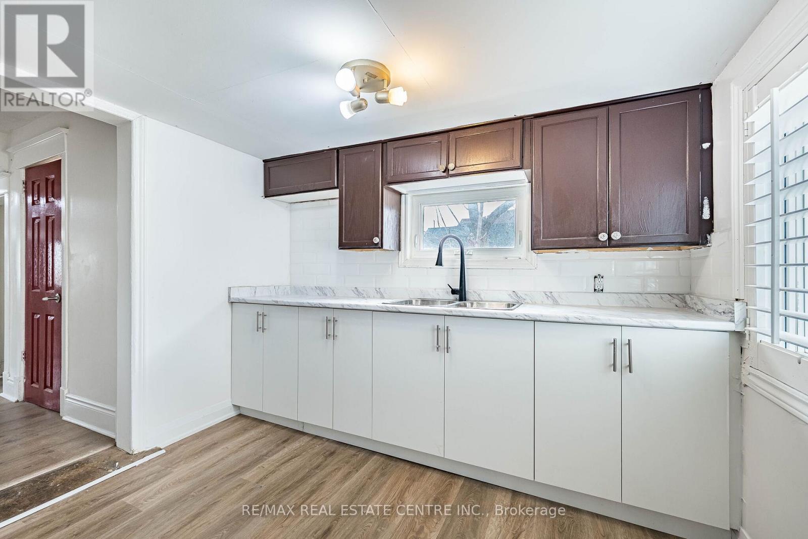 18 Hillcrest Avenue, Brampton, Ontario  L6W 1Y8 - Photo 10 - W12899512