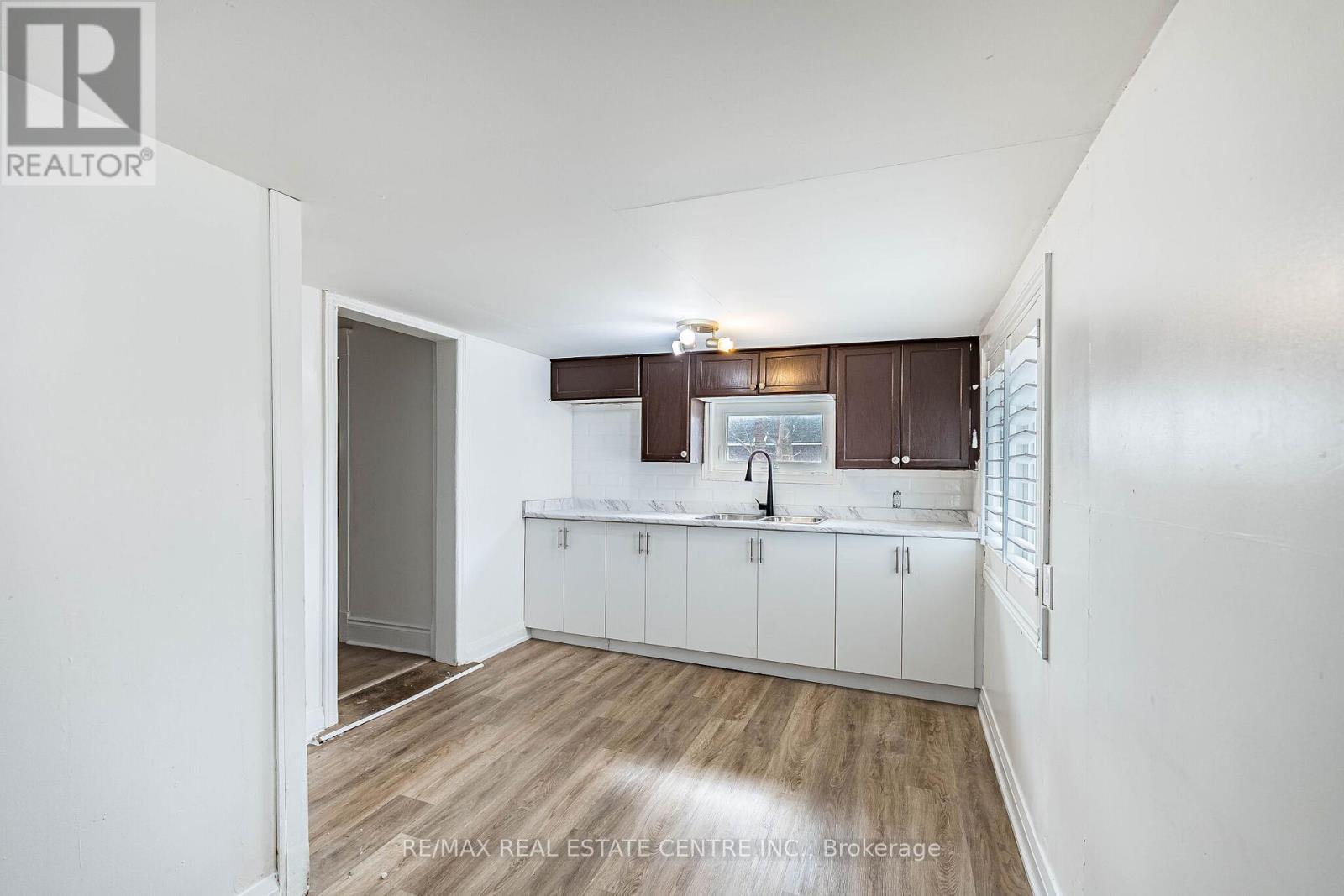 18 Hillcrest Avenue, Brampton, Ontario  L6W 1Y8 - Photo 11 - W12899512