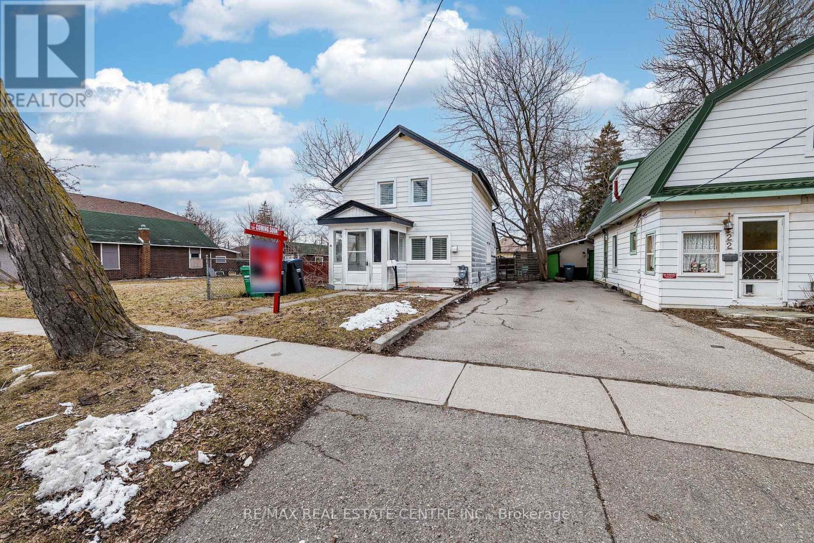 18 Hillcrest Avenue, Brampton, Ontario  L6W 1Y8 - Photo 3 - W12899512