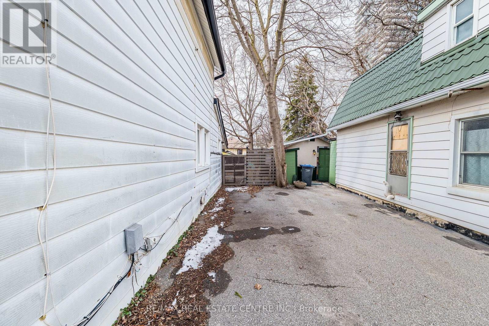 18 Hillcrest Avenue, Brampton, Ontario  L6W 1Y8 - Photo 34 - W12899512