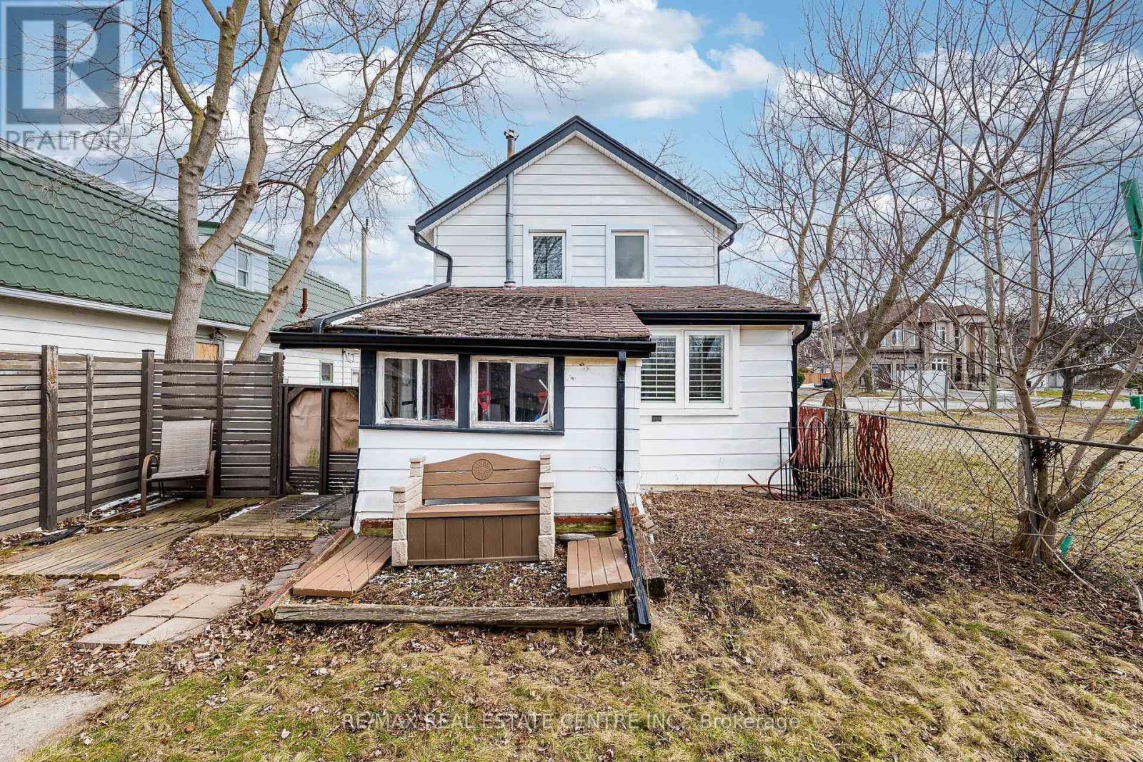 18 Hillcrest Avenue, Brampton, Ontario  L6W 1Y8 - Photo 35 - W12899512