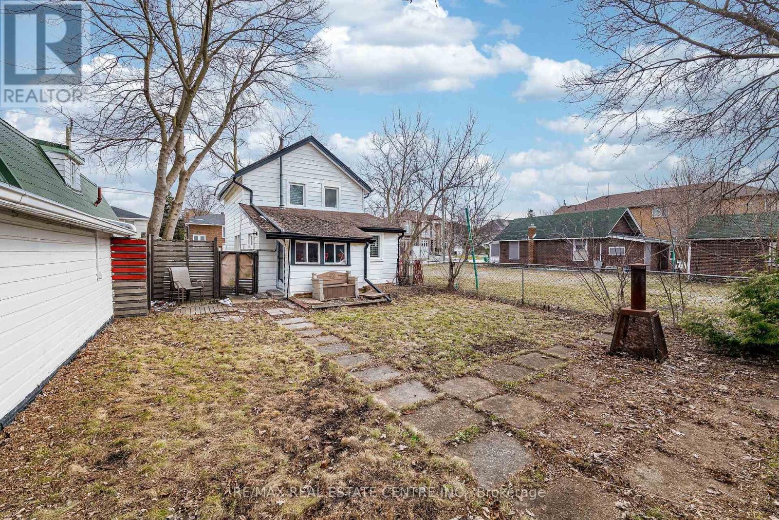 18 Hillcrest Avenue, Brampton, Ontario  L6W 1Y8 - Photo 36 - W12899512