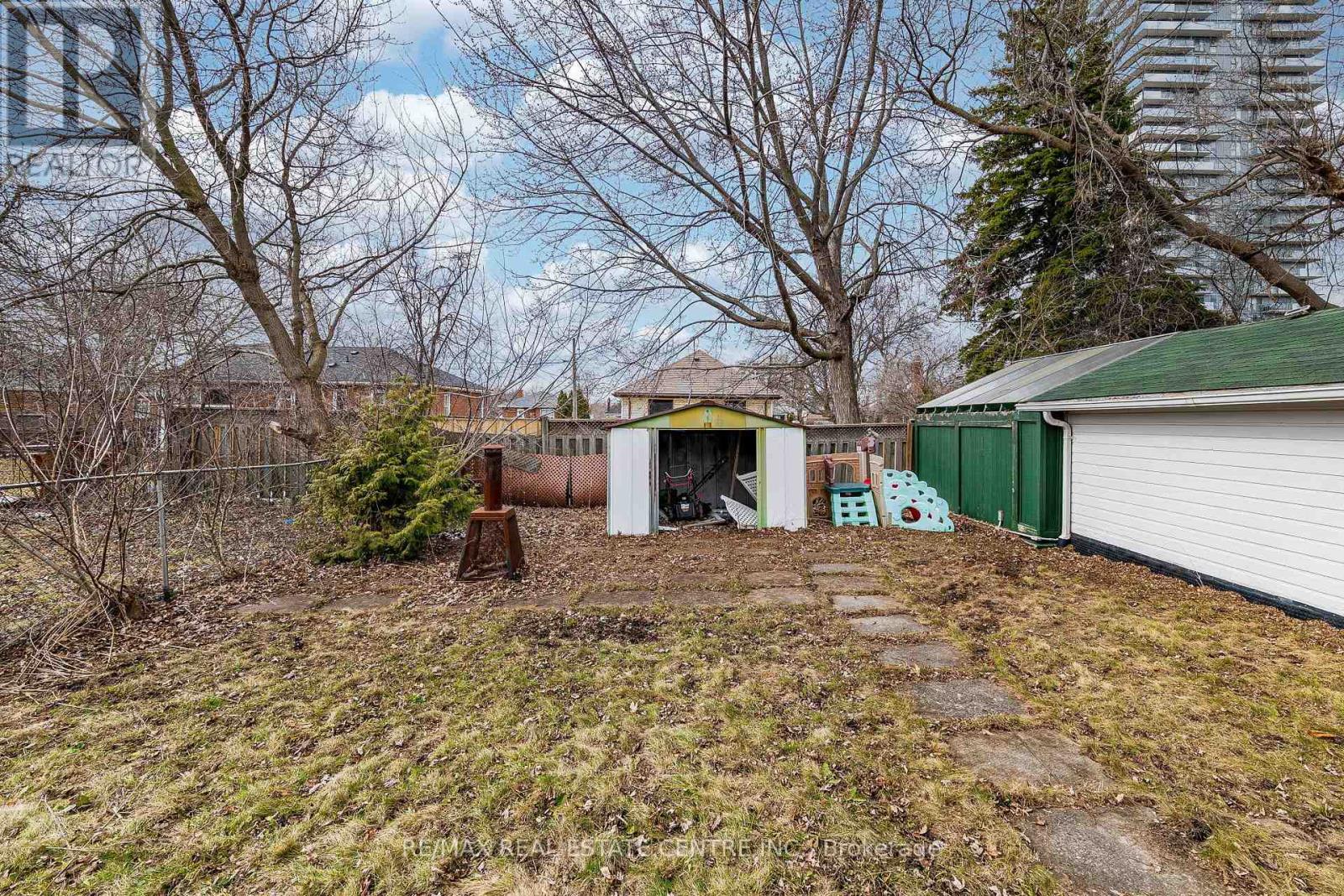 18 Hillcrest Avenue, Brampton, Ontario  L6W 1Y8 - Photo 38 - W12899512