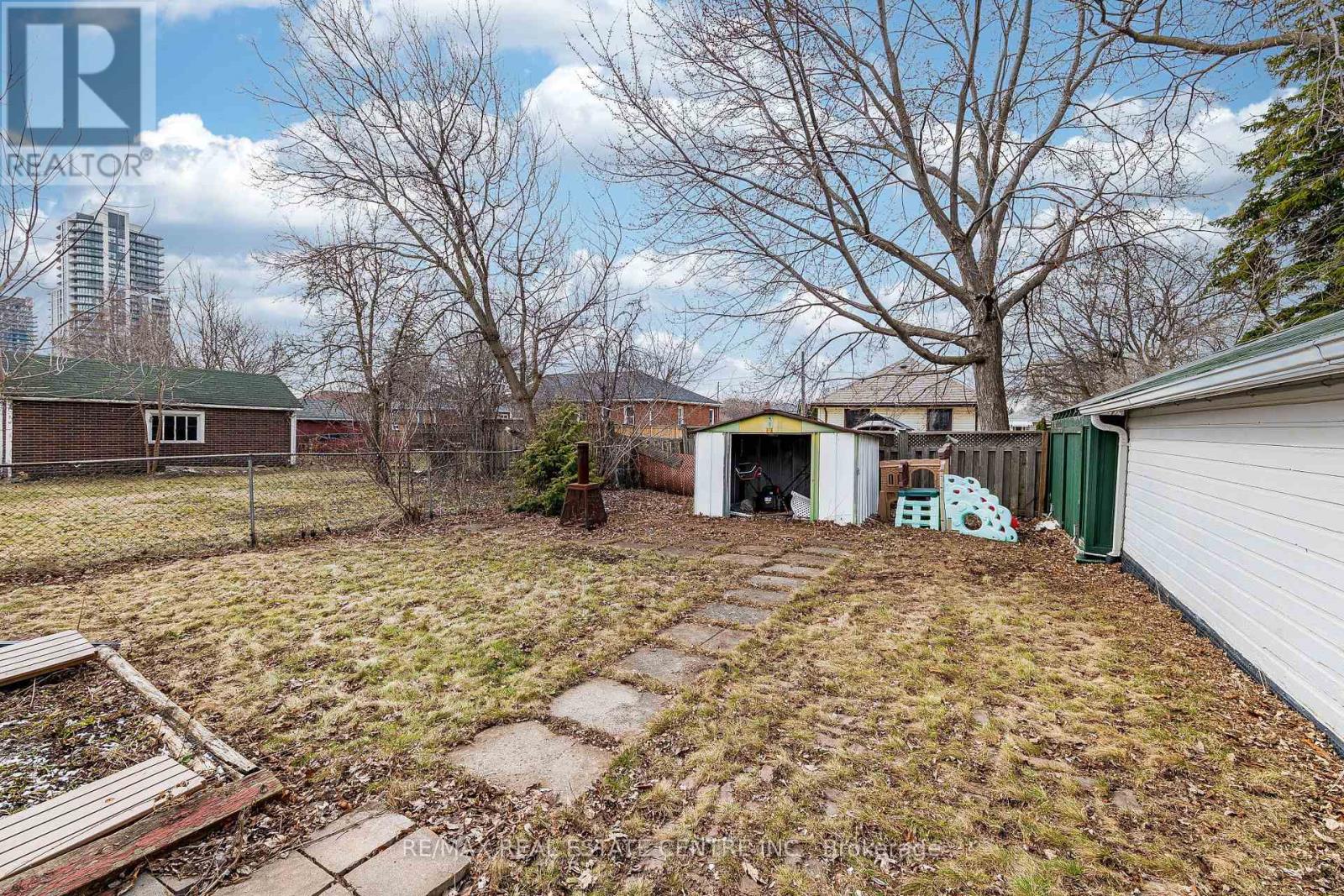 18 Hillcrest Avenue, Brampton, Ontario  L6W 1Y8 - Photo 39 - W12899512