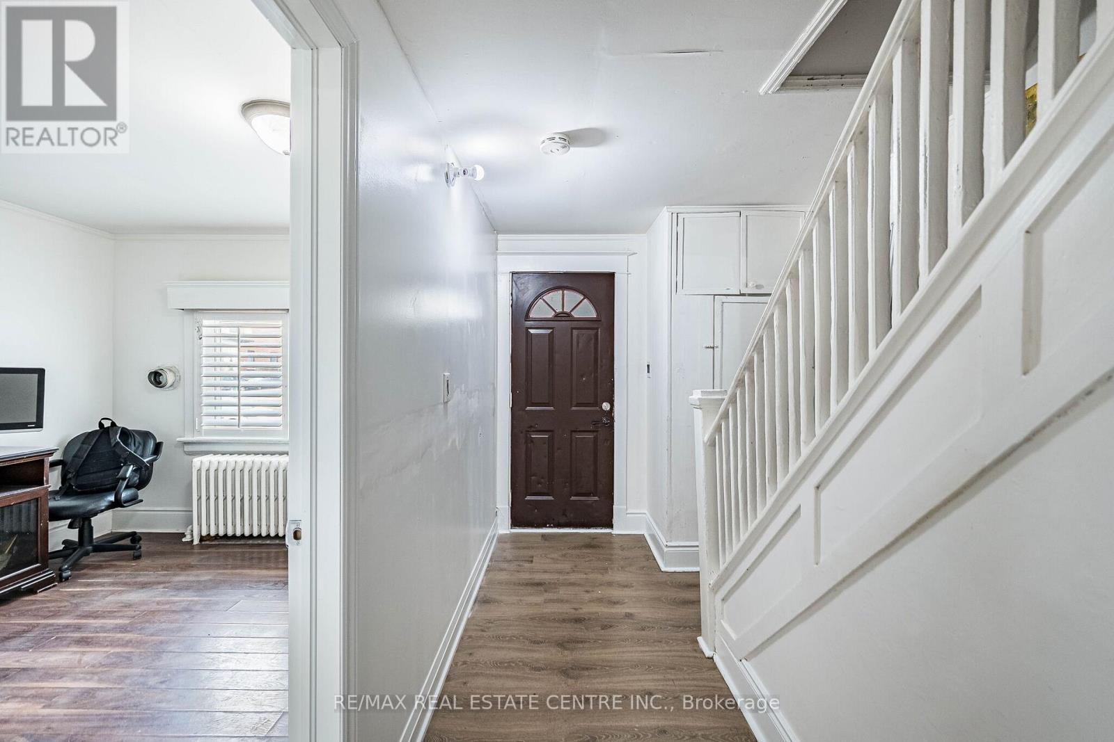 18 Hillcrest Avenue, Brampton, Ontario  L6W 1Y8 - Photo 4 - W12899512