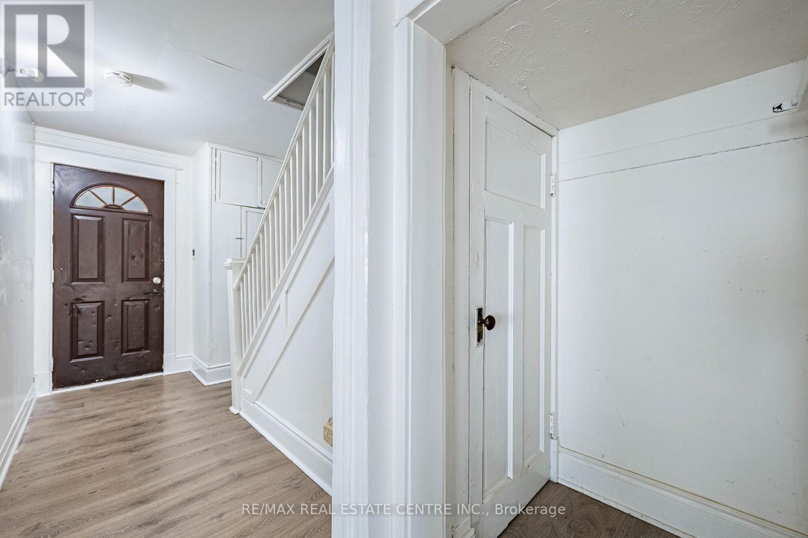 18 Hillcrest Avenue, Brampton, Ontario  L6W 1Y8 - Photo 6 - W12899512