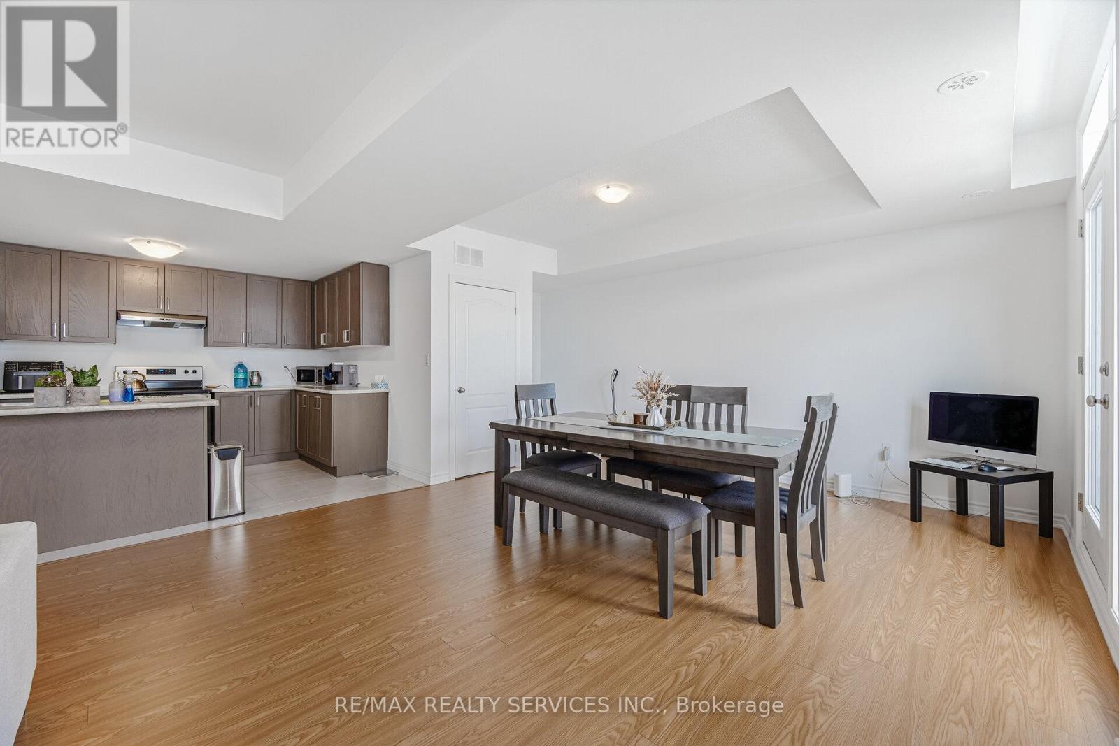 435 Dougall Avenue, Caledon, Ontario  L7C 4L5 - Photo 17 - W12899536