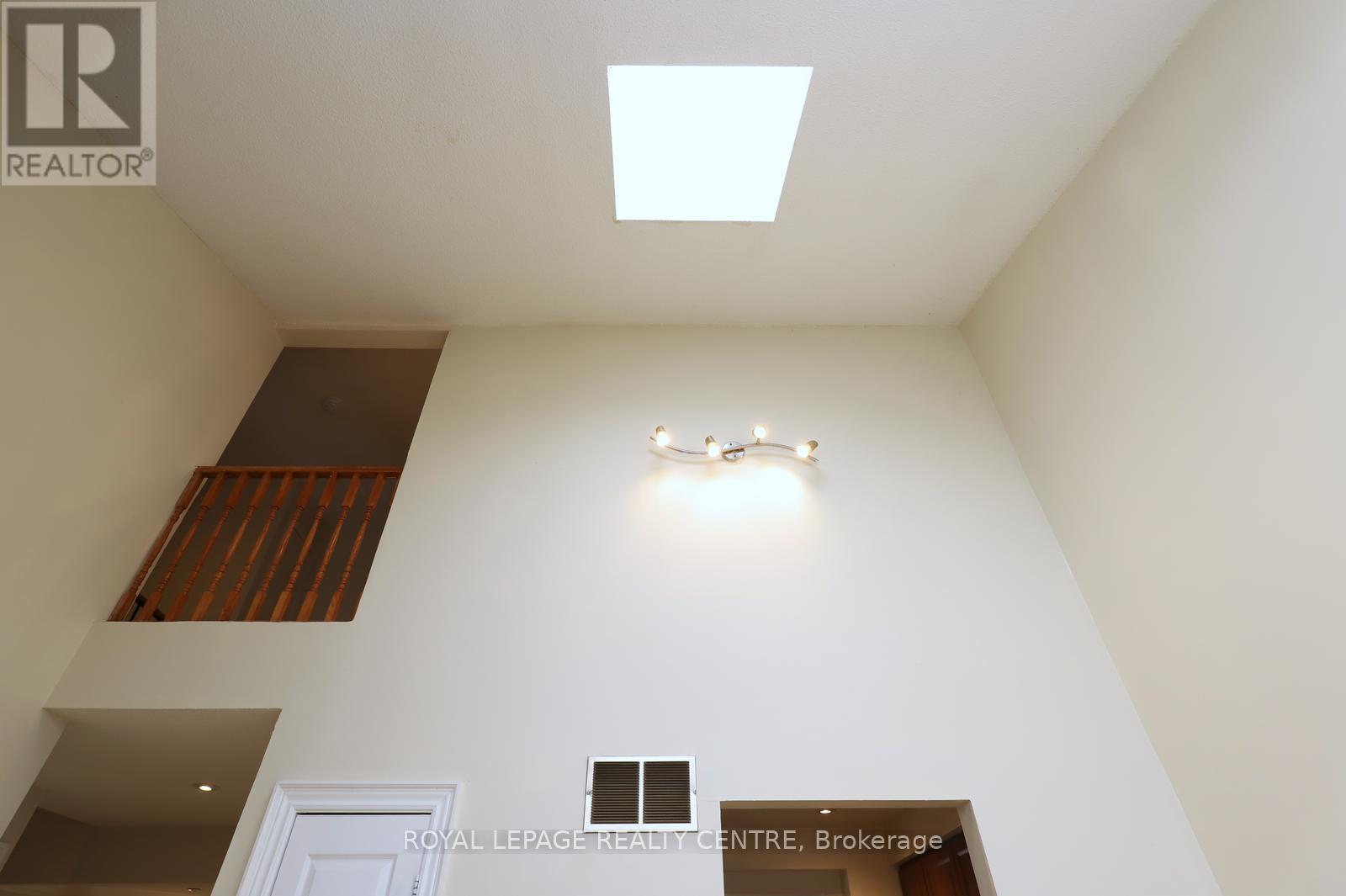 16 - 1021 Cedarglen Gate, Mississauga, Ontario  L5C 3A7 - Photo 11 - W12899550