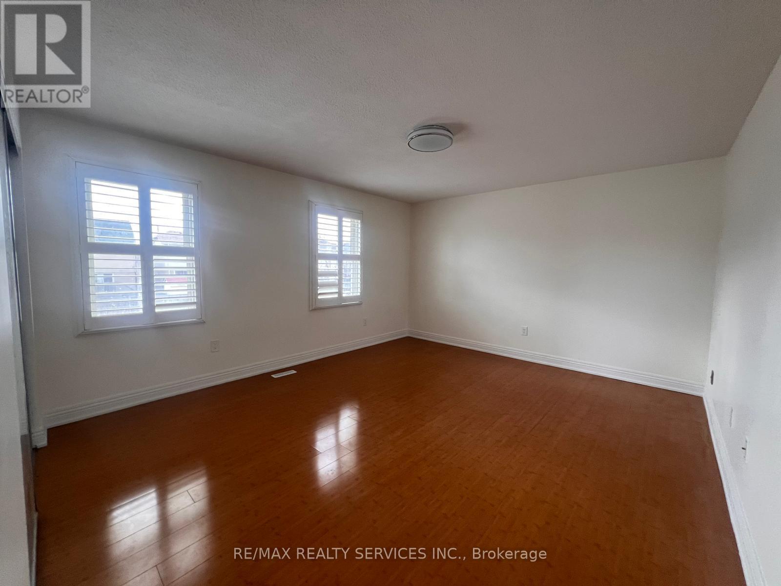 31 Junewood Crescent, Brampton (Northgate), Ontario  L6S 3T5 - Photo 12 - W12899624