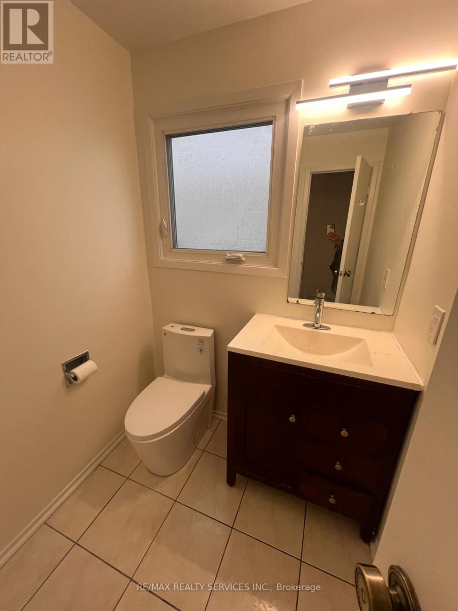 31 Junewood Crescent, Brampton (Northgate), Ontario  L6S 3T5 - Photo 17 - W12899624