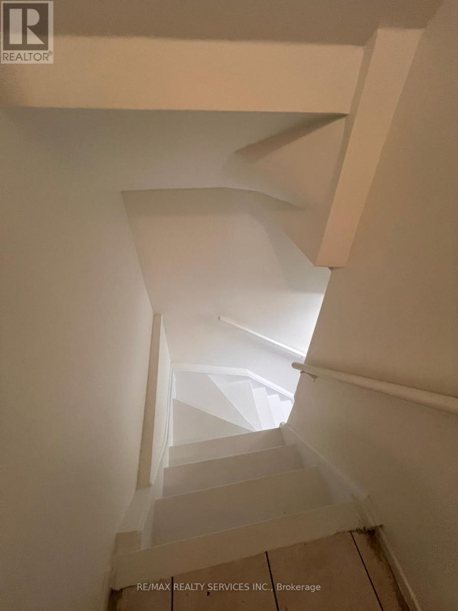 31 Junewood Crescent, Brampton (Northgate), Ontario  L6S 3T5 - Photo 18 - W12899624