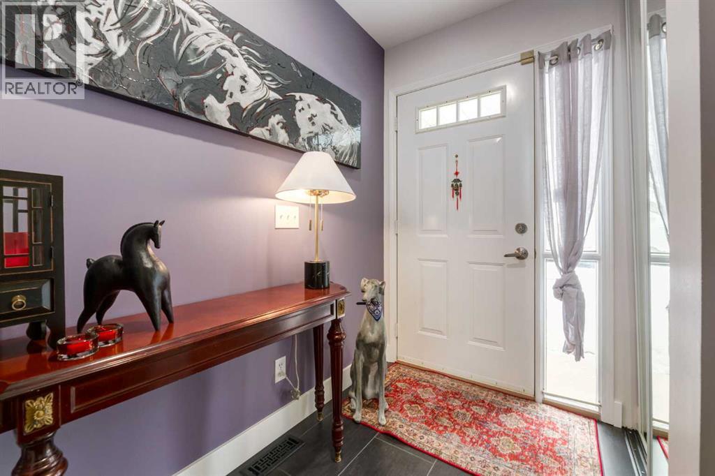 318 Hawkstone Manor NW, Calgary, Alberta  T3G 3X2 - Photo 5 - A2280357