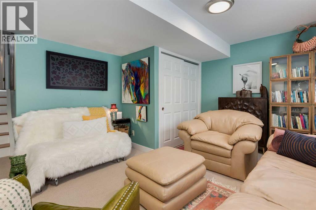 318 Hawkstone Manor NW, Calgary, Alberta  T3G 3X2 - Photo 6 - A2280357