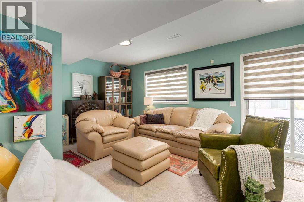 318 Hawkstone Manor NW, Calgary, Alberta  T3G 3X2 - Photo 4 - A2280357