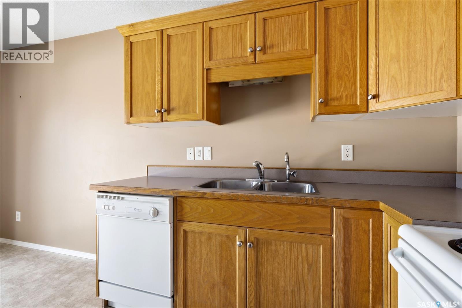 2262 Atkinson Street, Regina, Saskatchewan  S4N 7R2 - Photo 8 - SK030792