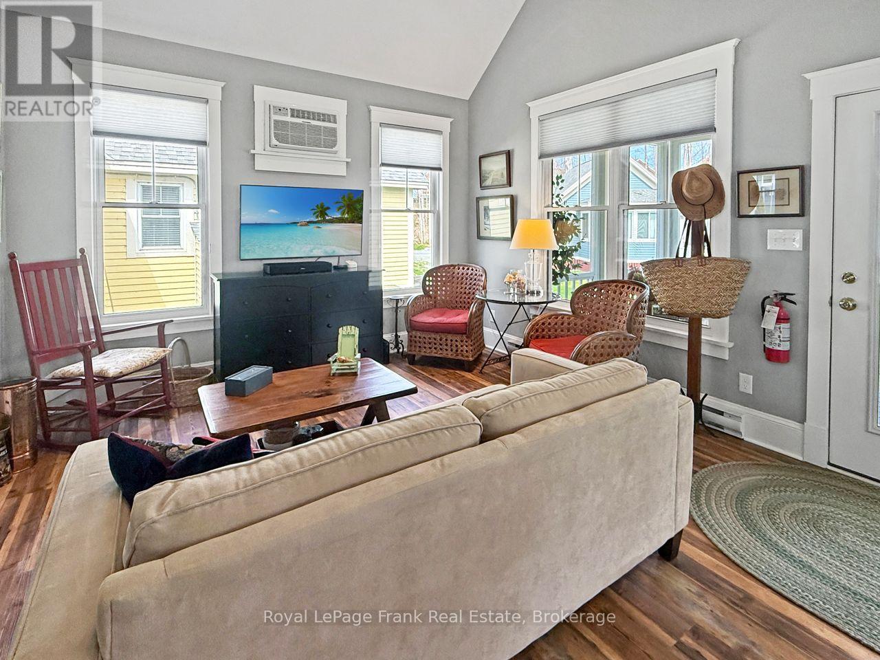 222 - 17 Hollow Lane, Prince Edward County, Ontario  K0K 1P0 - Photo 8 - X12899518