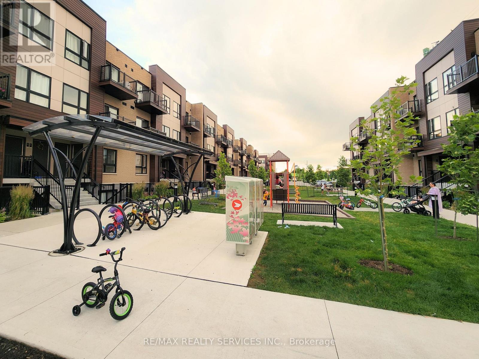 F14 - 20 Palace Street, Kitchener, Ontario  N2E 0J3 - Photo 3 - X12899568