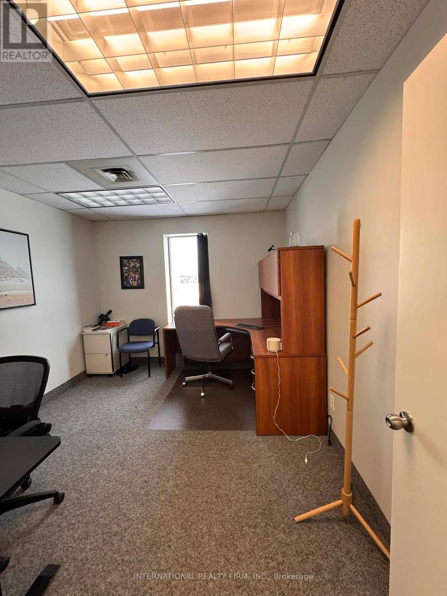 714 716 York Street, London East, Ontario  N5W 2S8 - Photo 4 - X12899610