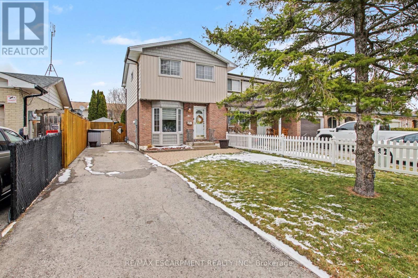 21 Greystone Crescent, St. Catharines, Ontario  L2N 6P1 - Photo 2 - X12899616