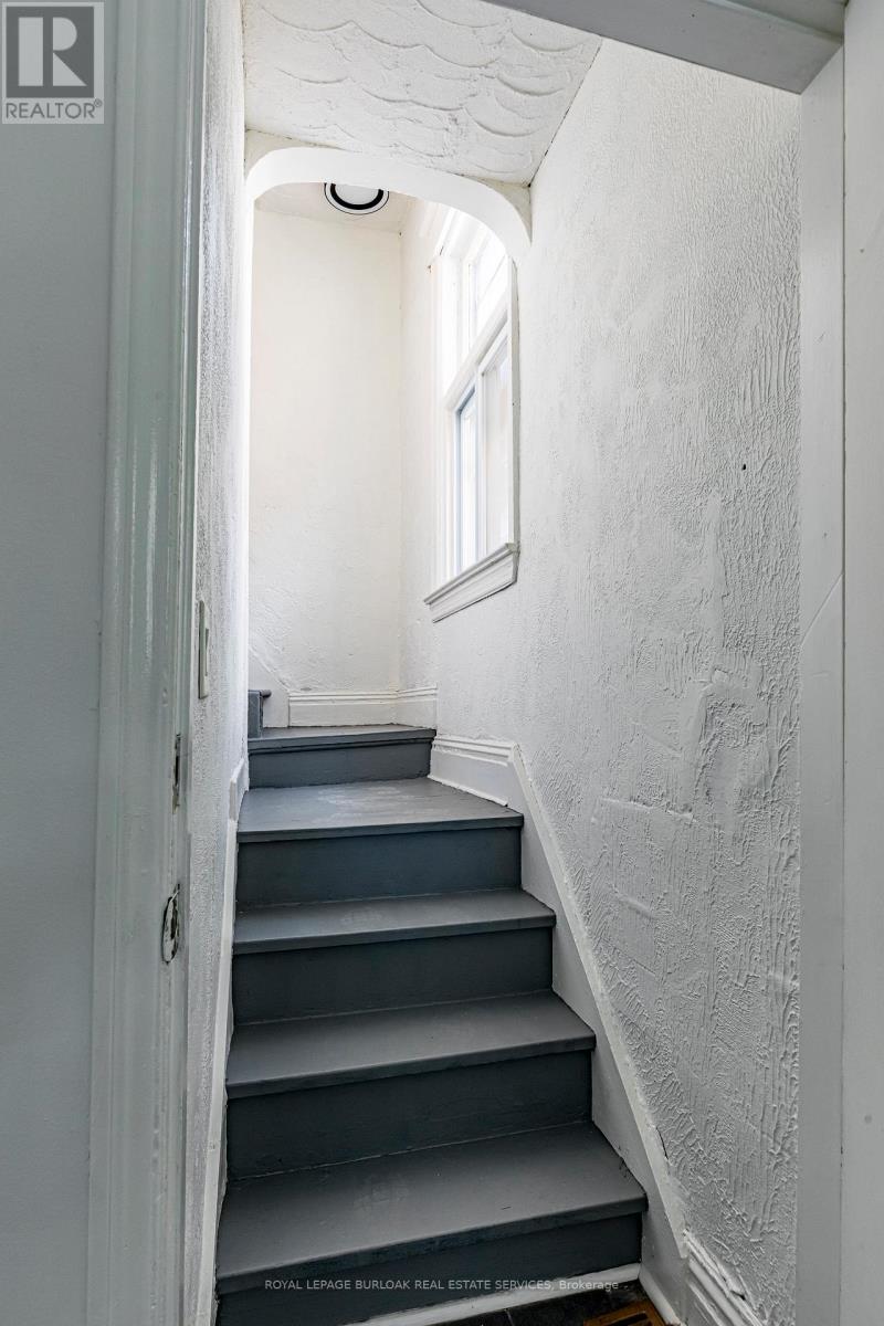 22 Myrtle Avenue, Hamilton, Ontario  L8M 2E9 - Photo 18 - X12899618