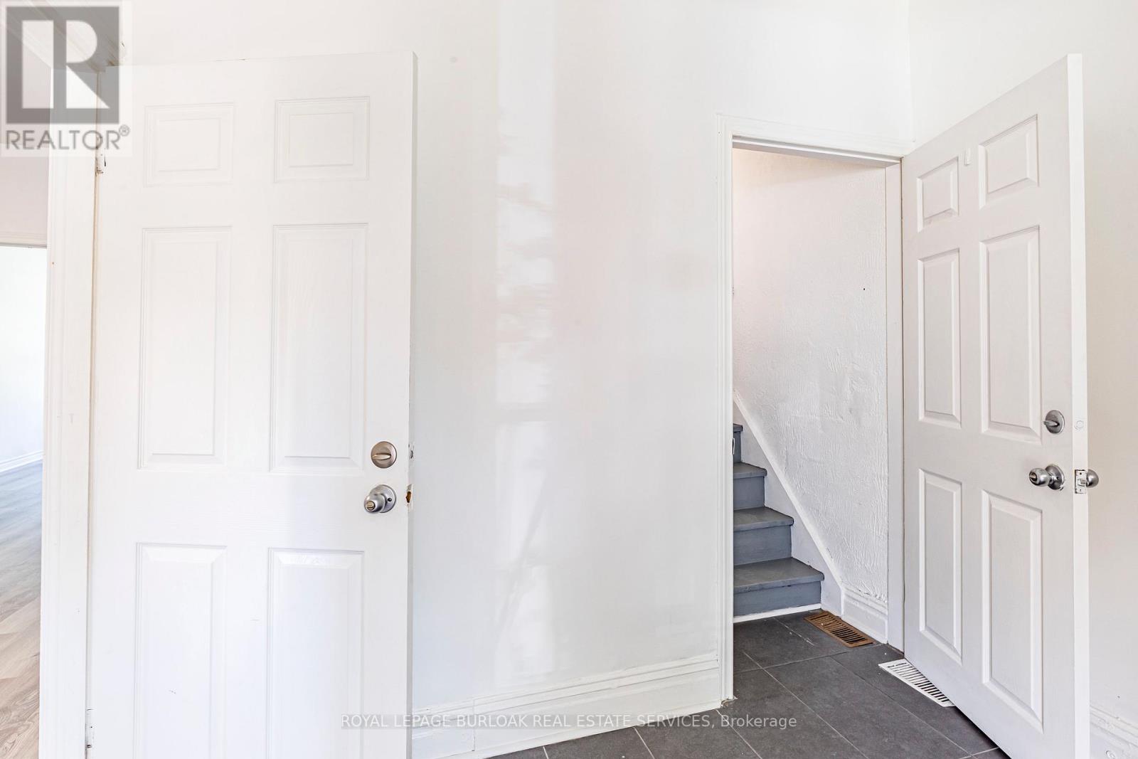 22 Myrtle Avenue, Hamilton, Ontario  L8M 2E9 - Photo 5 - X12899618