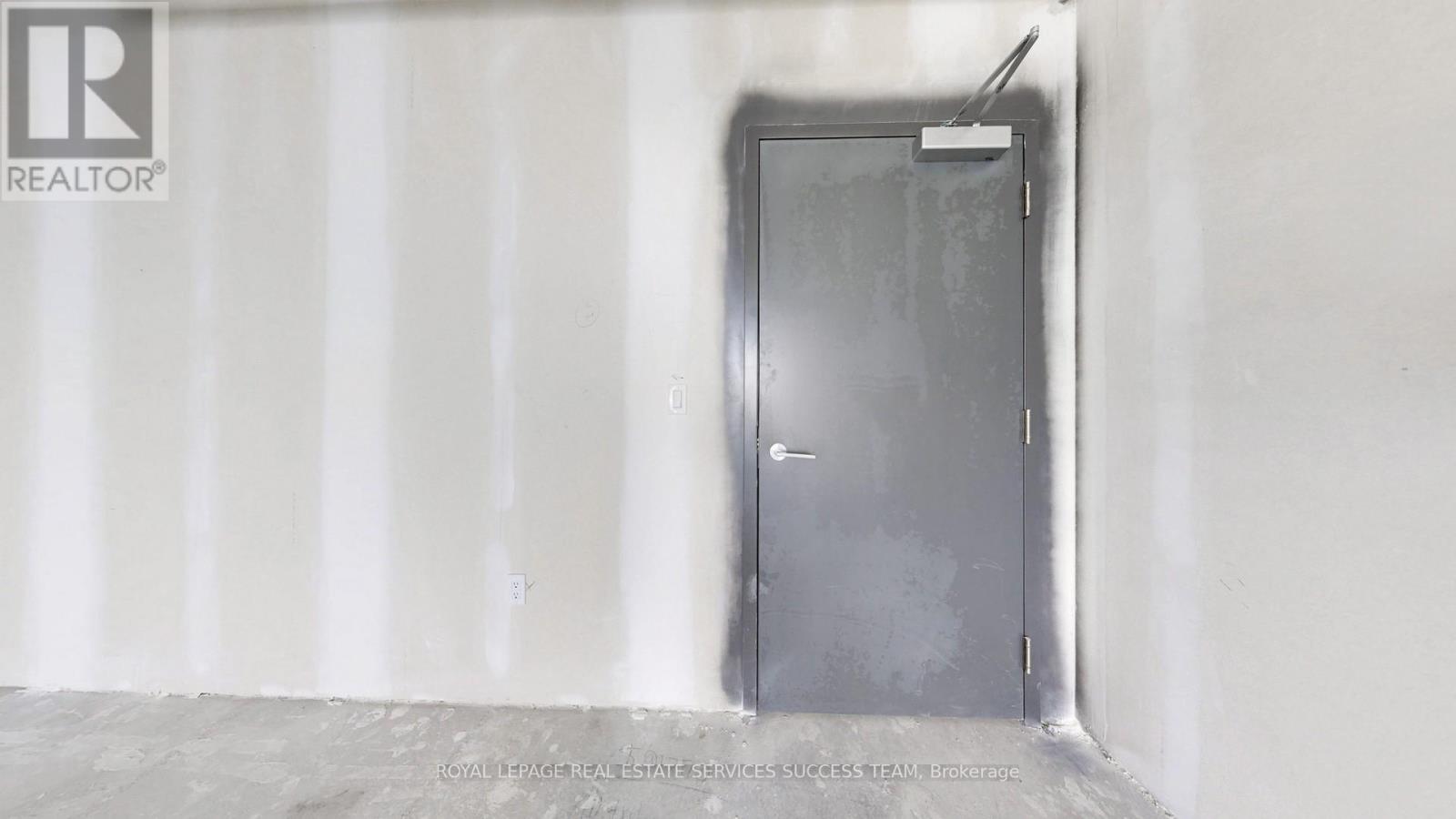 301 - 600 Dixon Road, Toronto (Willowridge-Martingrove-Richview), Ontario  M9W 1J1 - Photo 24 - W12655876