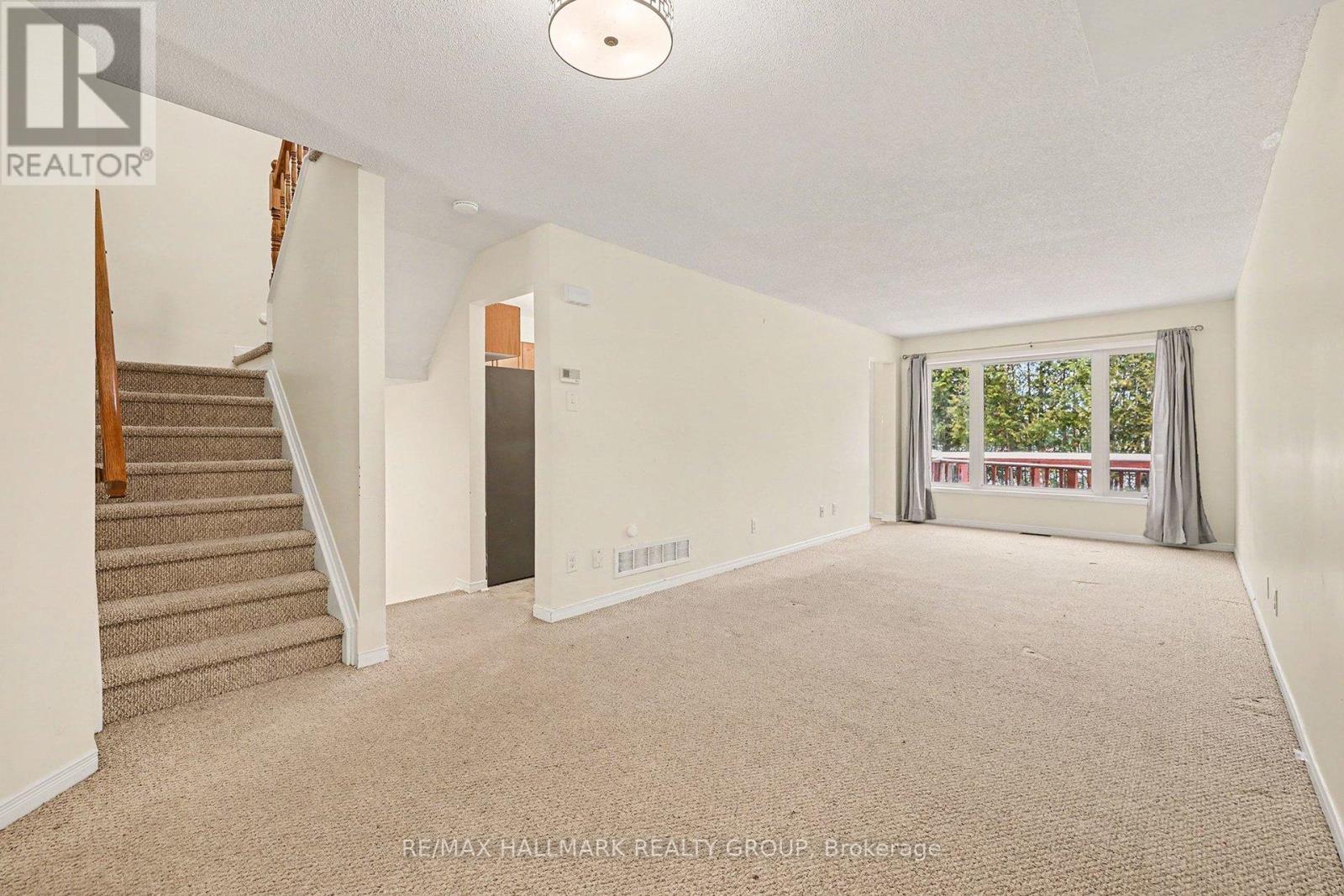 1073 Marconi Avenue, Ottawa, Ontario  K2K 0C3 - Photo 3 - X12680324