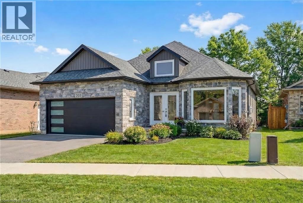 201 Hetram Court, Fort Erie, Ontario  L0S 1B0 - Photo 2 - 40813486