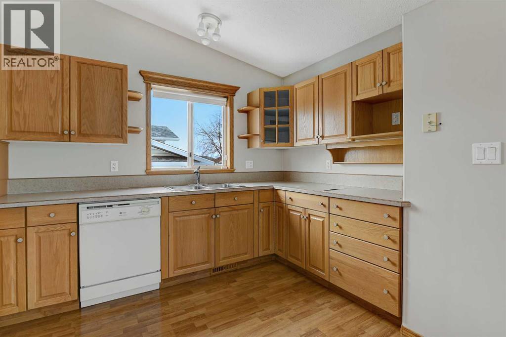 9237 95 Avenue, Grande Prairie, Alberta  T8V 6A2 - Photo 4 - A2294064